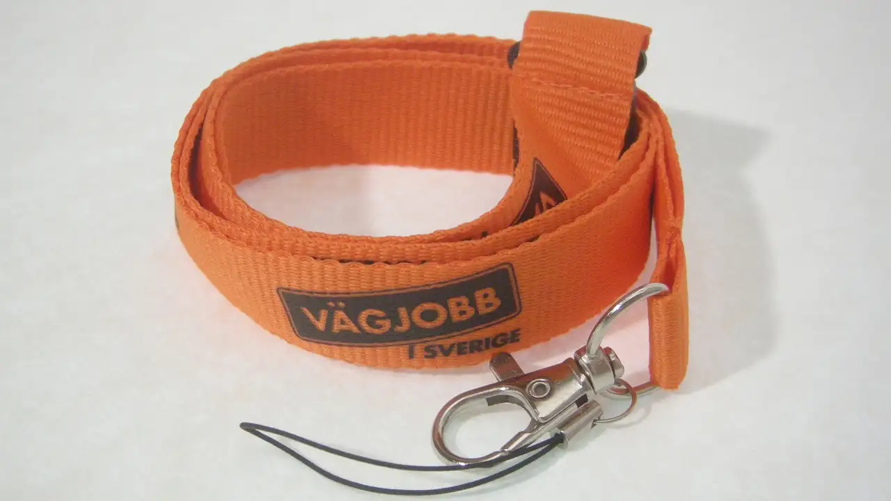 Ett exempel på ett nyckelband med tryckt logotyp.